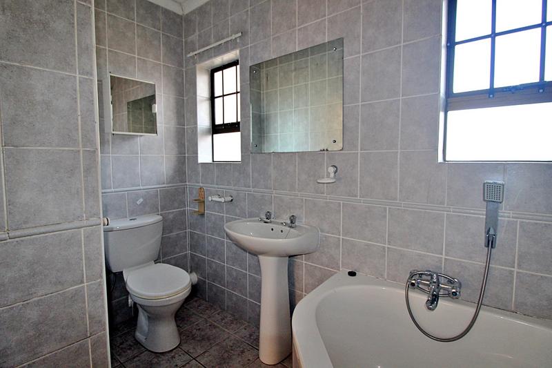5 Bedroom Property for Sale in Fraaiuitsig Western Cape